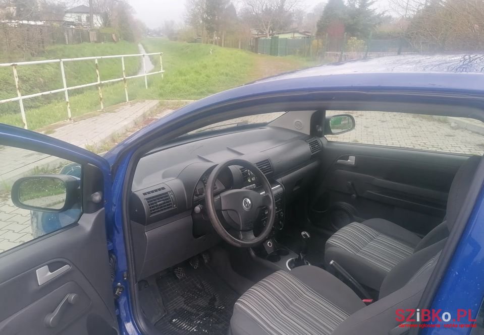 2007' Volkswagen Fox photo #5