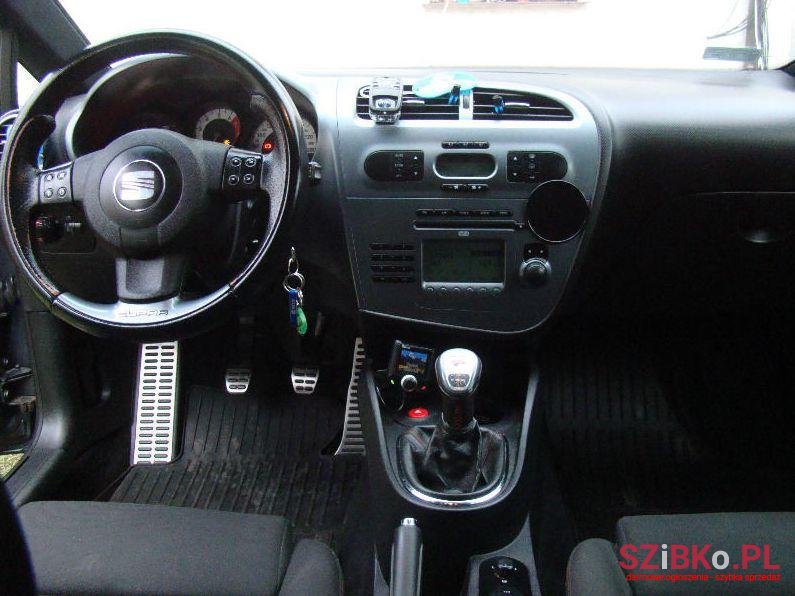 2007' SEAT Leon photo #2
