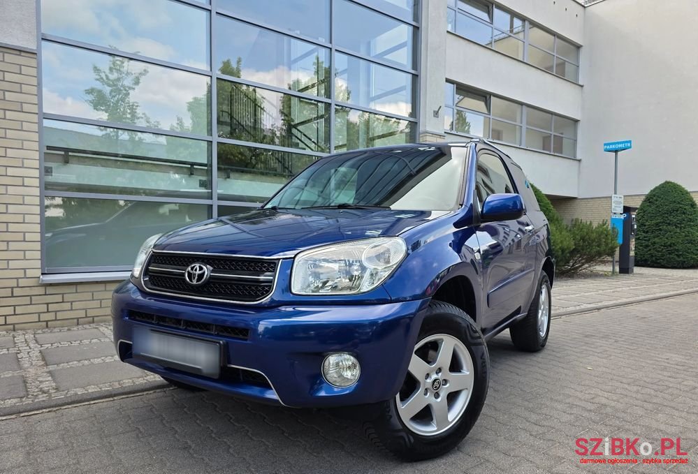 2004' Toyota RAV4 photo #1