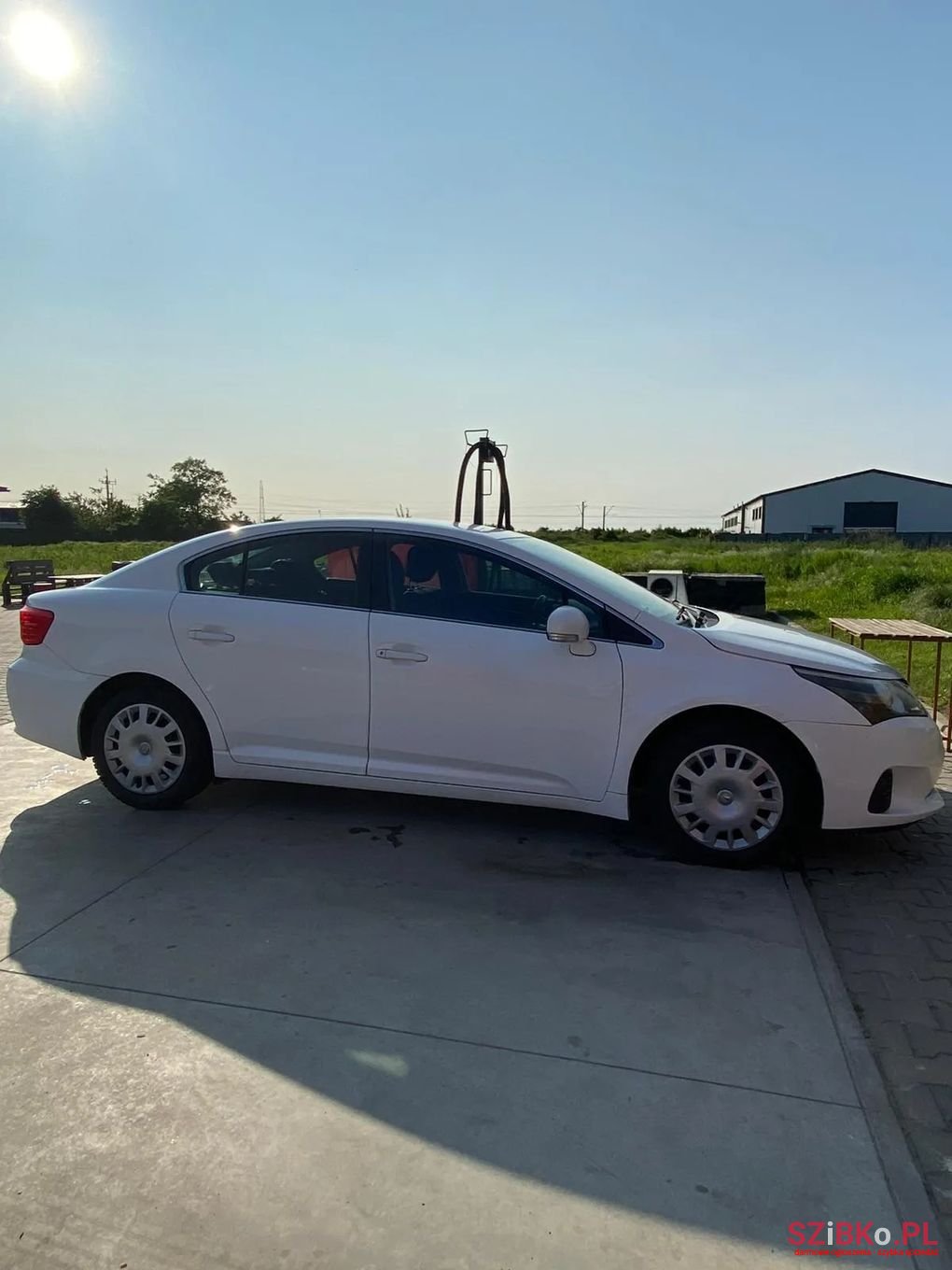 2011' Toyota Avensis photo #1