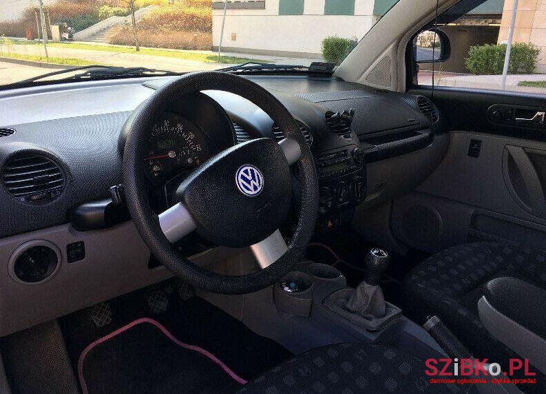 2002' Volkswagen New Beetle photo #1