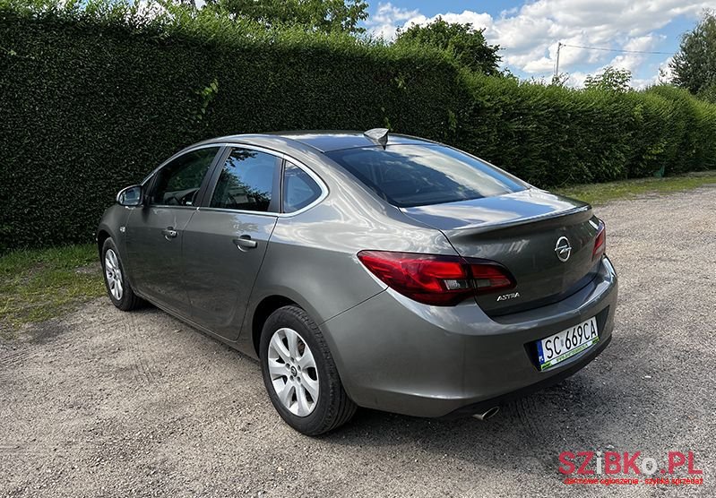 2018' Opel Astra photo #4