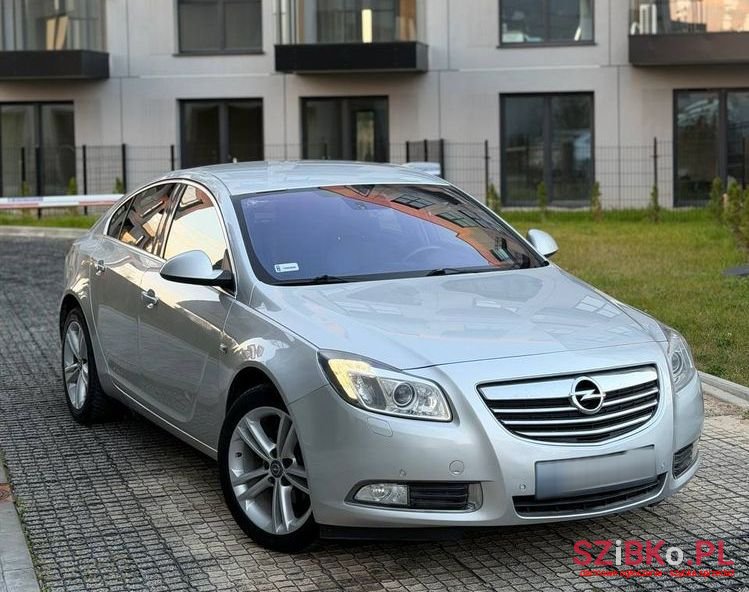 2011' Opel Insignia 2.0 Cdti Edition photo #1