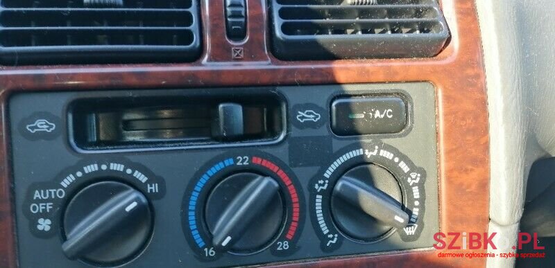 2000' Toyota Avensis photo #3