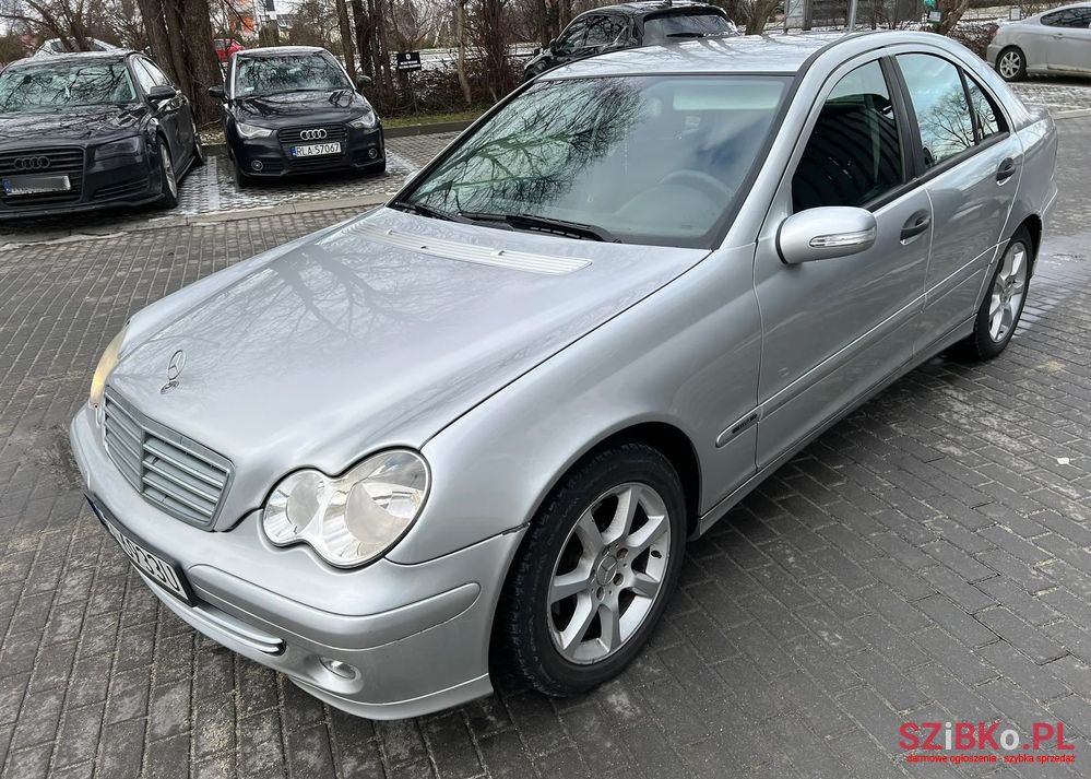 2005' Mercedes-Benz C-Class photo #2