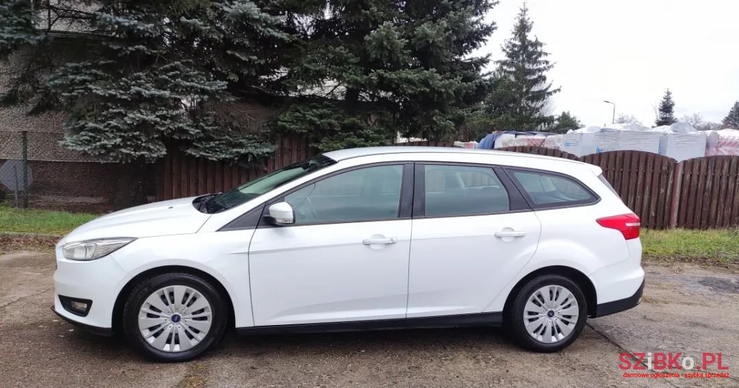 2017' Ford Focus photo #3