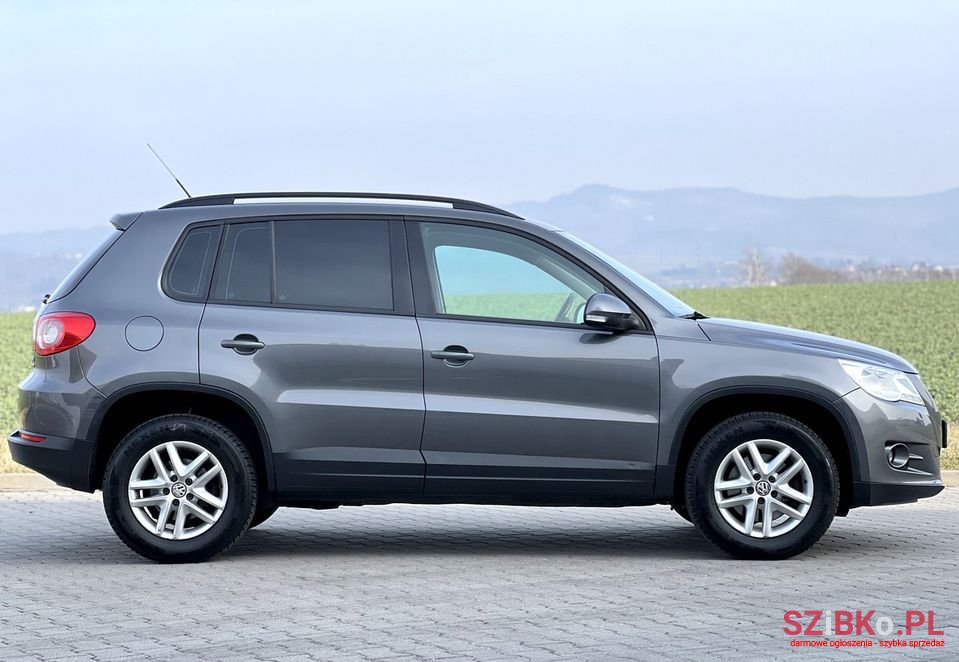 2010' Volkswagen Tiguan photo #4
