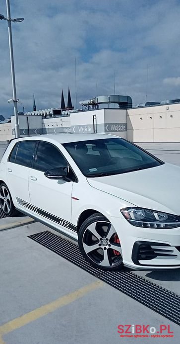 2019' Volkswagen Golf photo #1