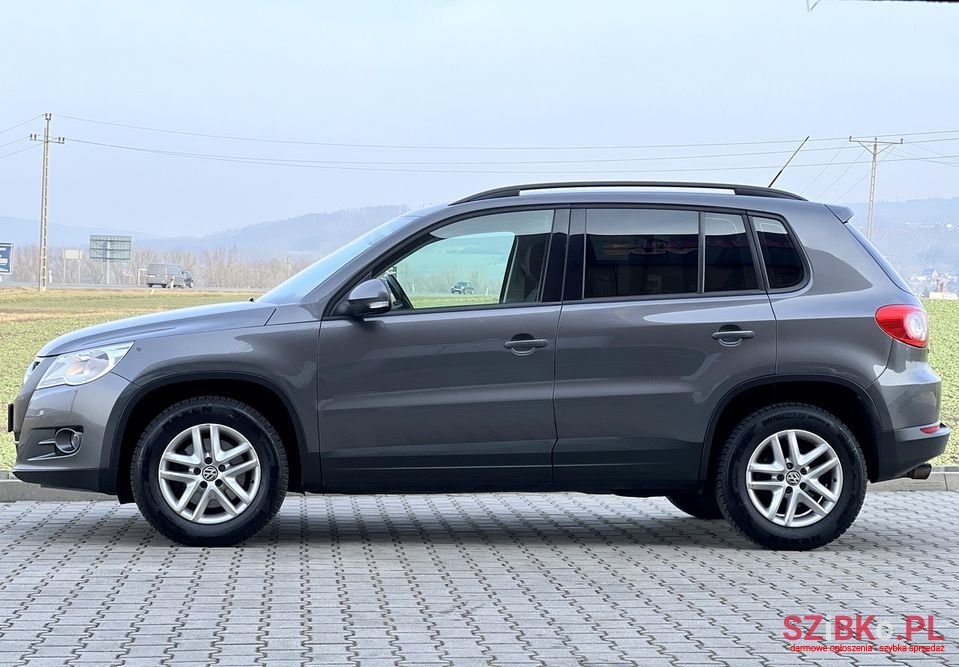 2010' Volkswagen Tiguan photo #2