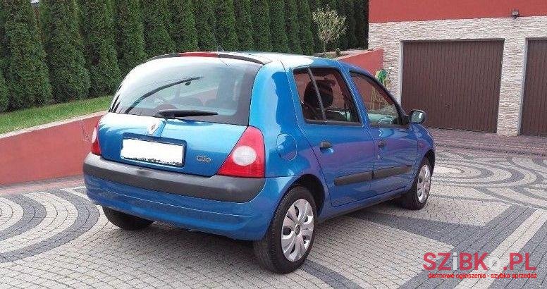 2002' Renault Clio photo #1