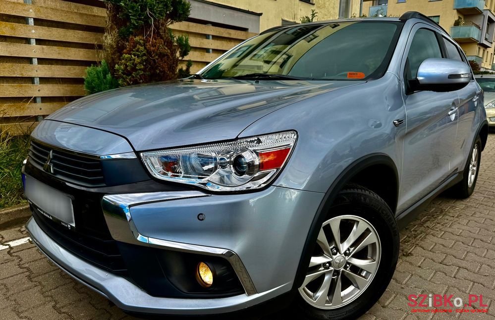 2017' Mitsubishi ASX photo #2
