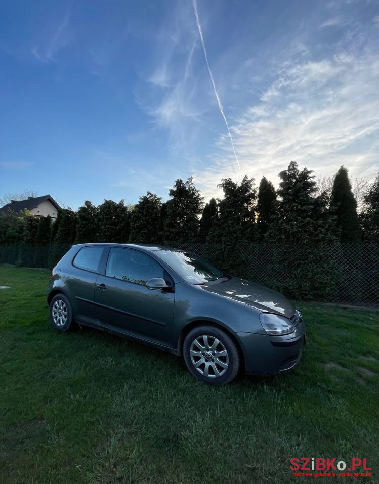 2003' Volkswagen Golf photo #2