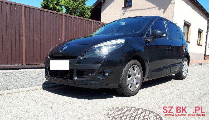 2011' Renault Scenic photo #1
