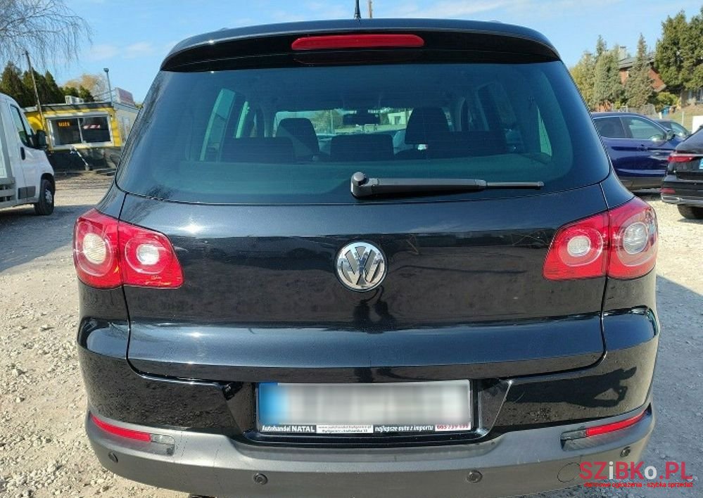 2010' Volkswagen Tiguan photo #3