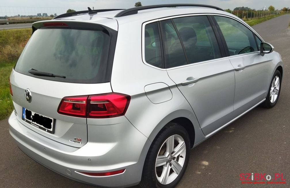 2016' Volkswagen Golf photo #3