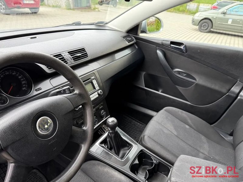 2006' Volkswagen Passat photo #3