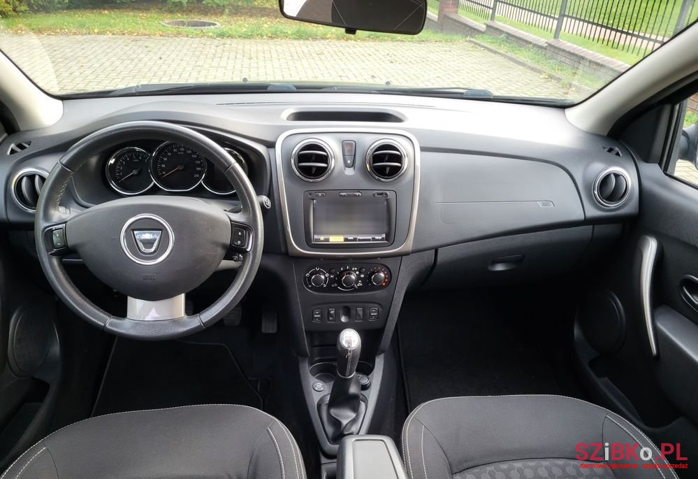 2013' Dacia Sandero photo #2