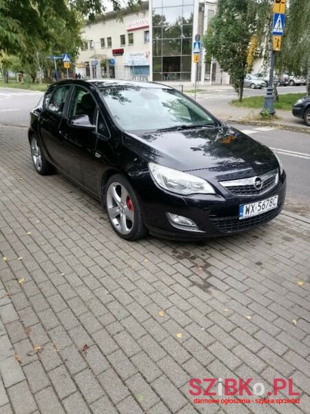2010' Opel Astra photo #1