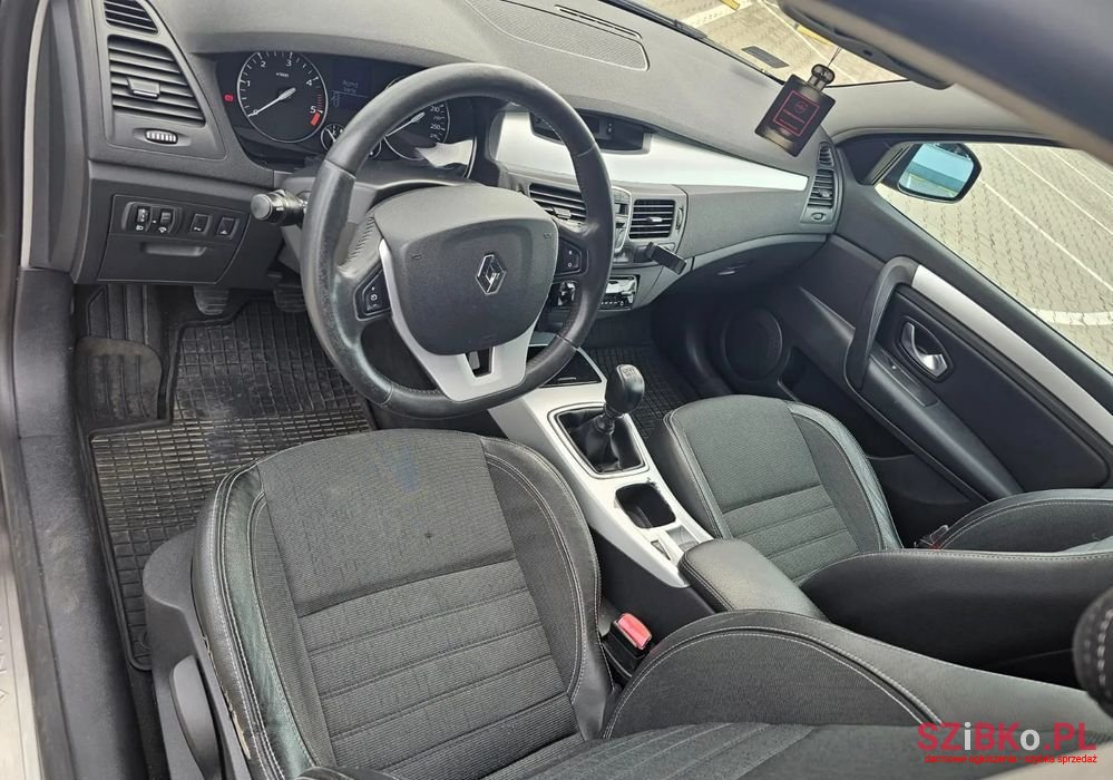 2008' Renault Laguna photo #6