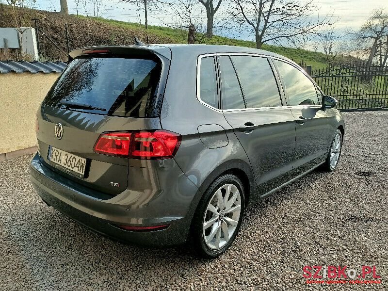 2017' Volkswagen Golf photo #3