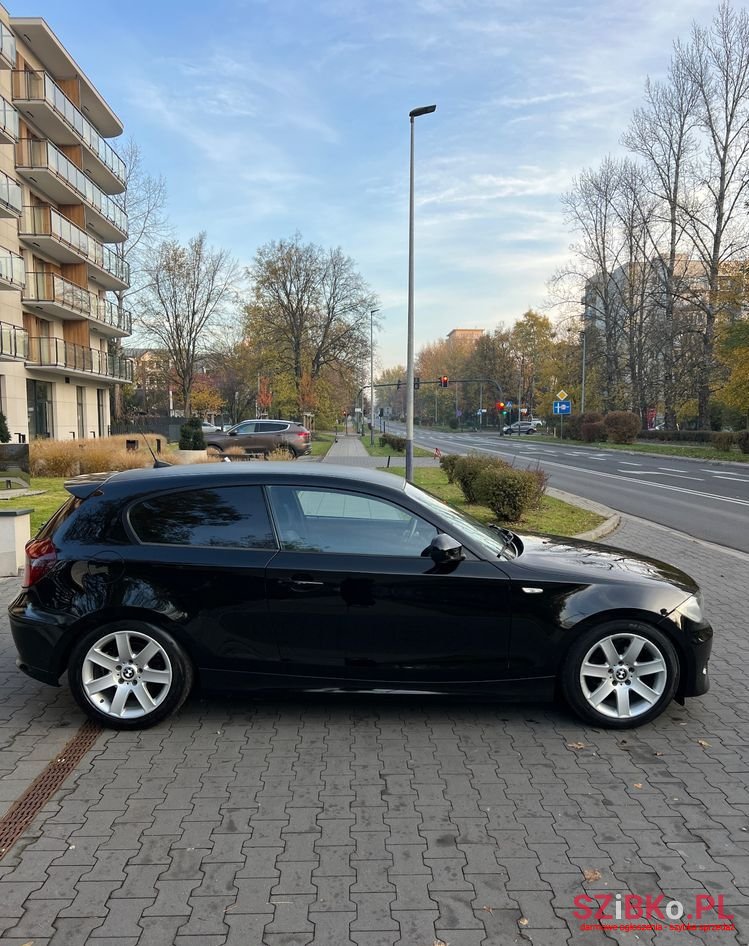 2010' BMW 1 Series 116I photo #6