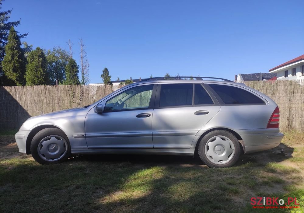 2004' Mercedes-Benz C-Class photo #1