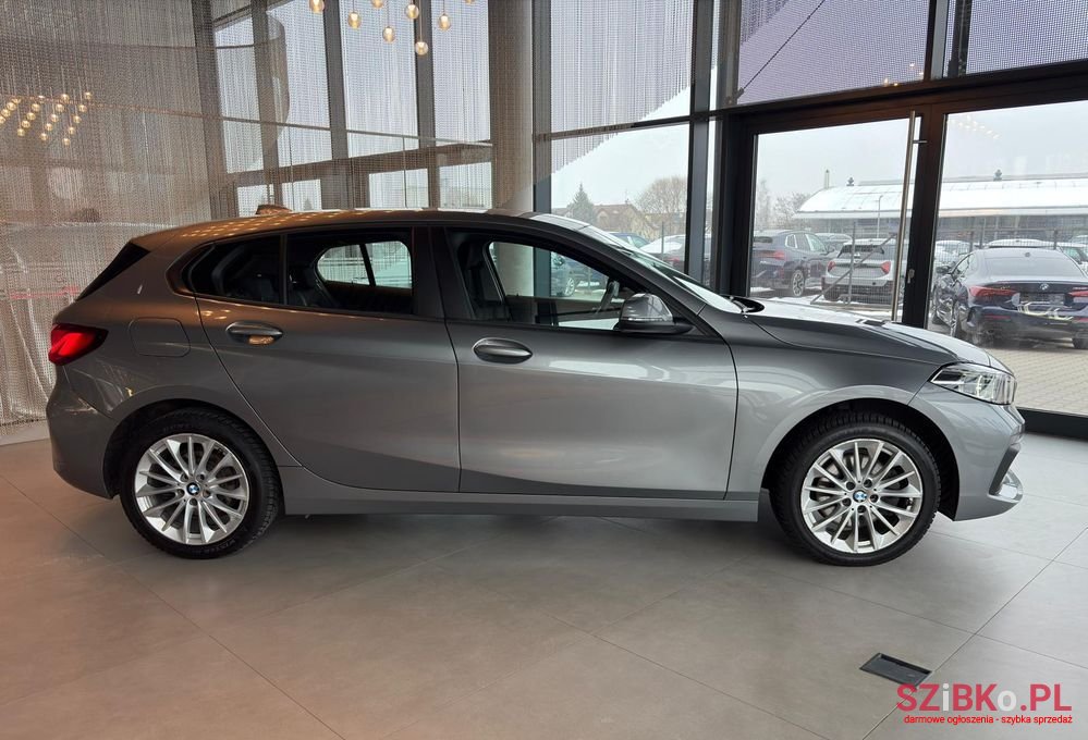 2024' BMW 1 Series 118I Advantage photo #5