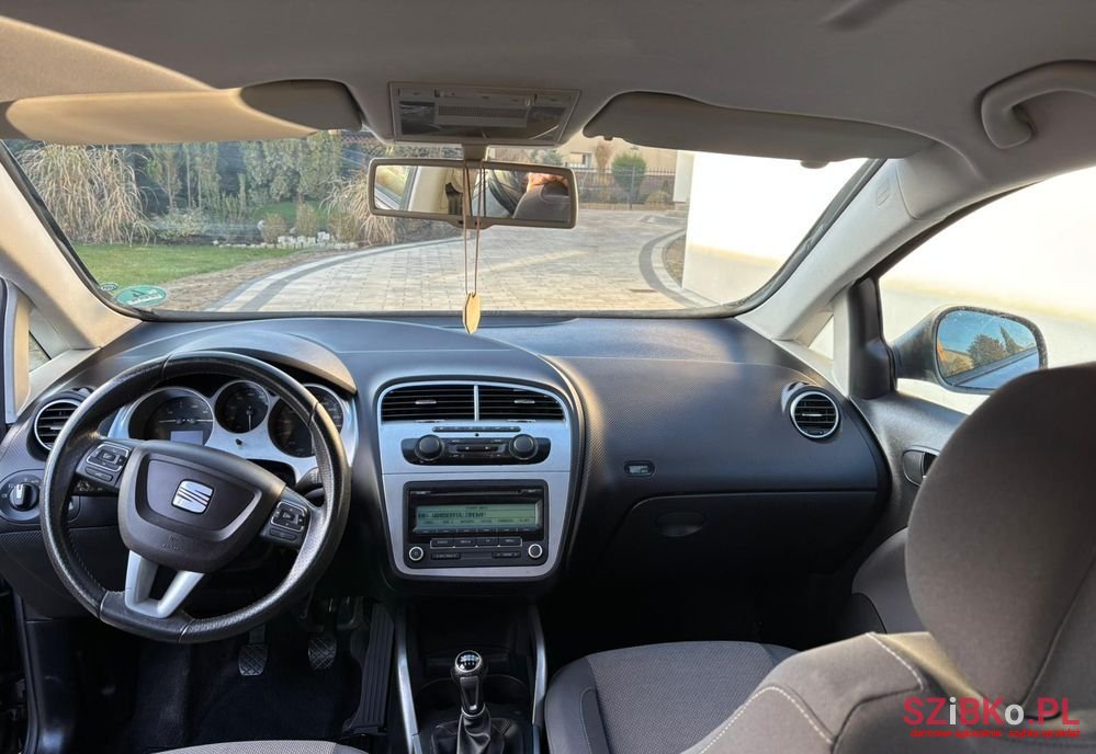 2010' SEAT Altea XL photo #5