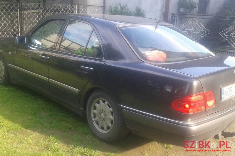 1996' Mercedes-Benz E-Class photo #2