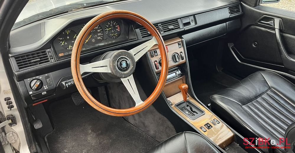 1987' Mercedes-Benz W124 photo #5