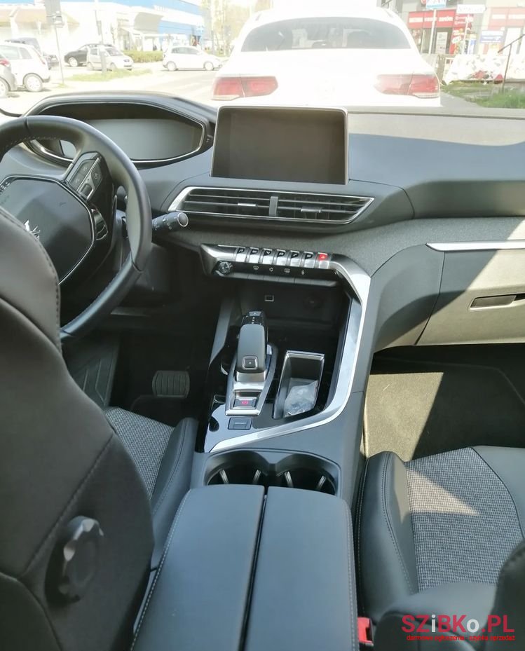 2020' Peugeot 3008 photo #5