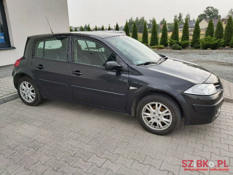 2008' Renault Megane photo #2