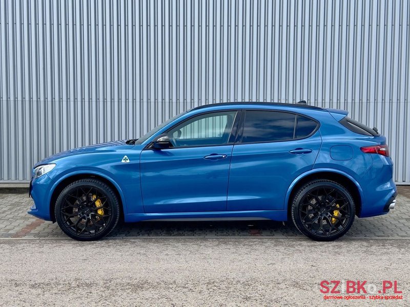 2021' Alfa Romeo Stelvio photo #6