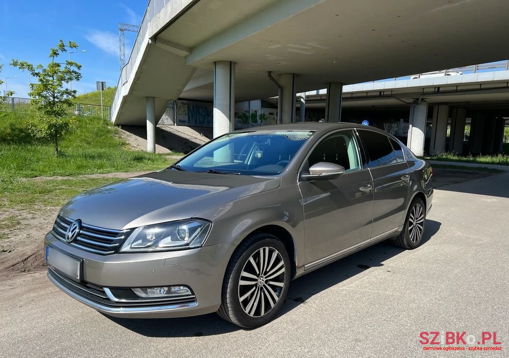 2012' Volkswagen Passat photo #2