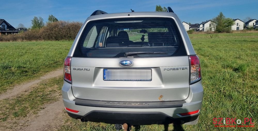 2010' Subaru Forester 2.0X Comfort photo #6