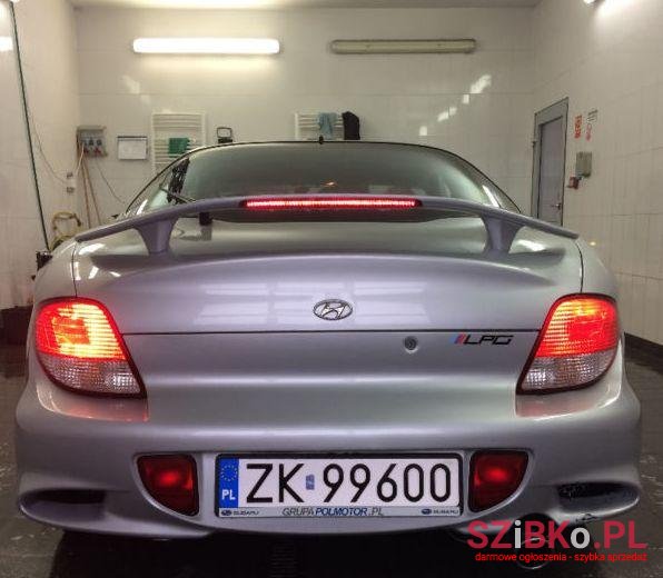 2001' Hyundai Coupe photo #1