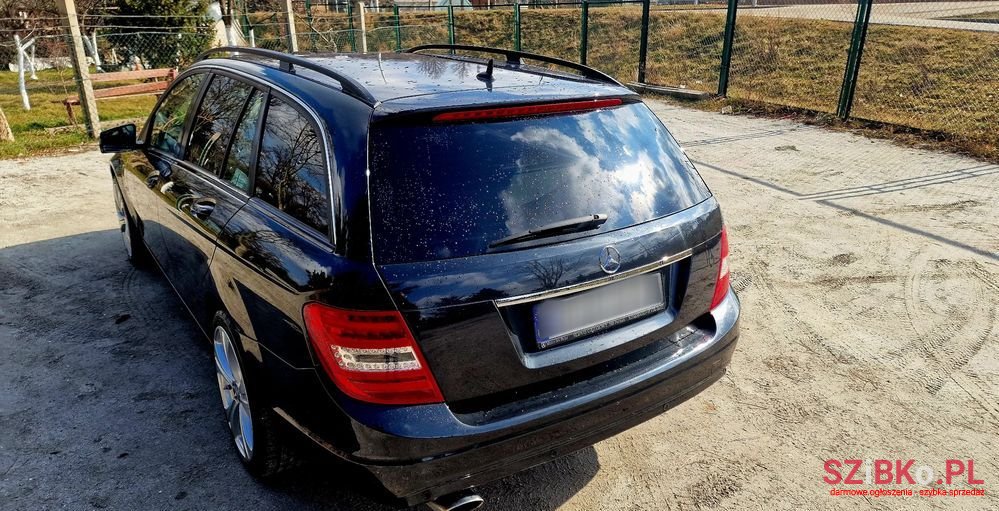 2011' Mercedes-Benz C-Class photo #5