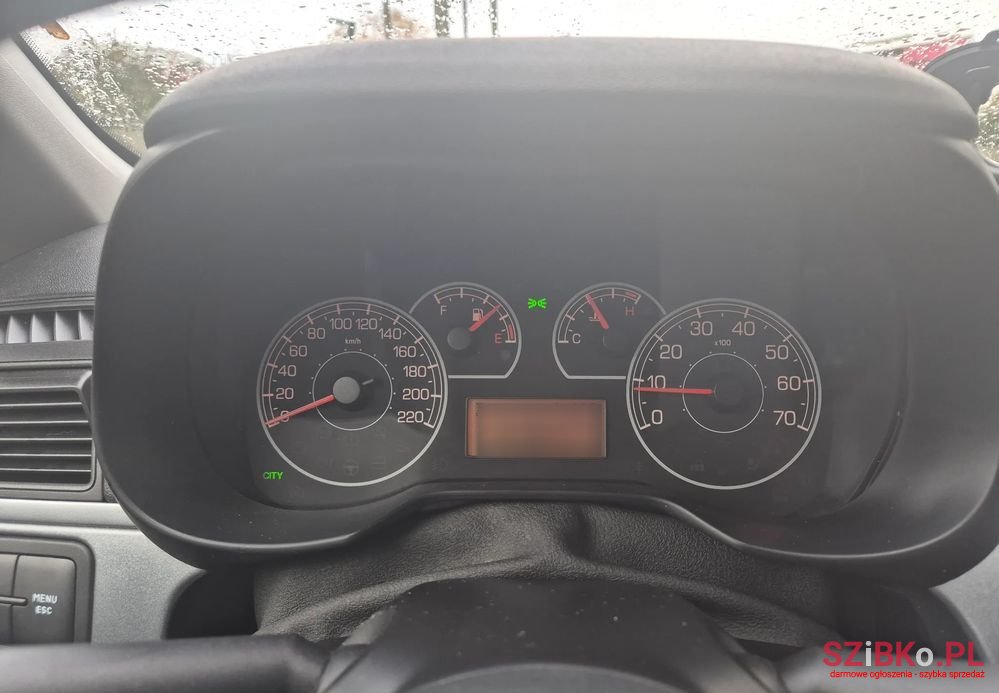 2011' Fiat Grande Punto photo #5