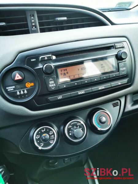 2017' Toyota Yaris photo #4