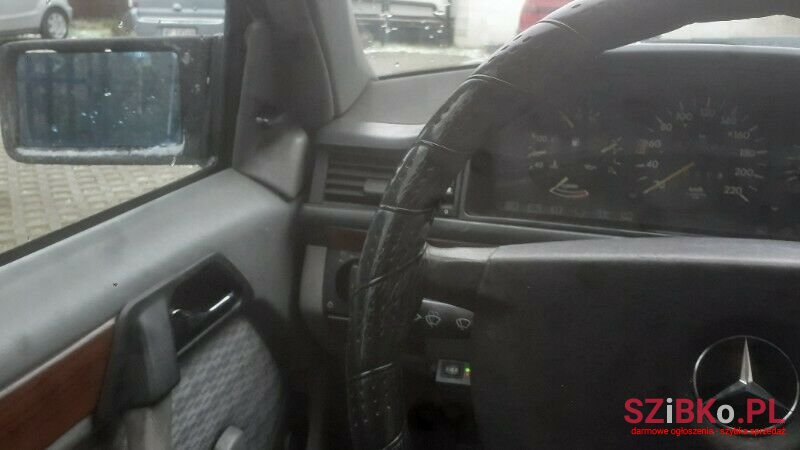 1997' Mercedes-Benz 124 photo #2