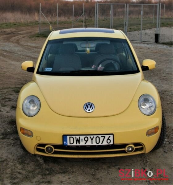 2004' Volkswagen New Beetle photo #3
