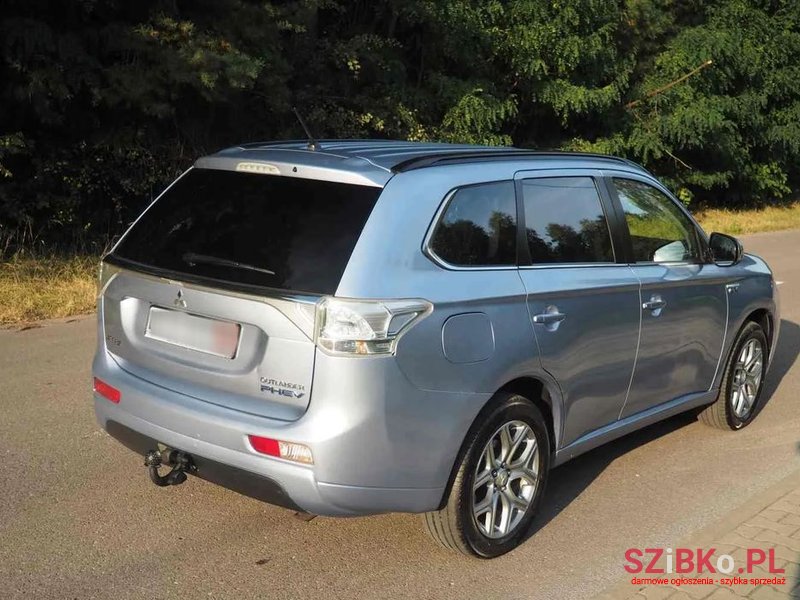 2015' Mitsubishi Outlander photo #2