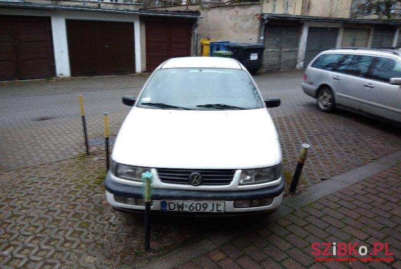 1995' Volkswagen Passat photo #3