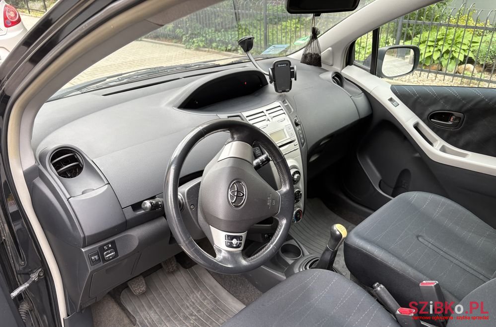 2006' Toyota Yaris 1.0 Luna A/C photo #5