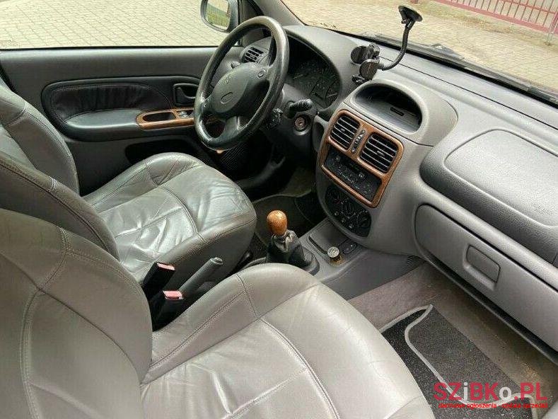 2000' Renault Clio photo #3