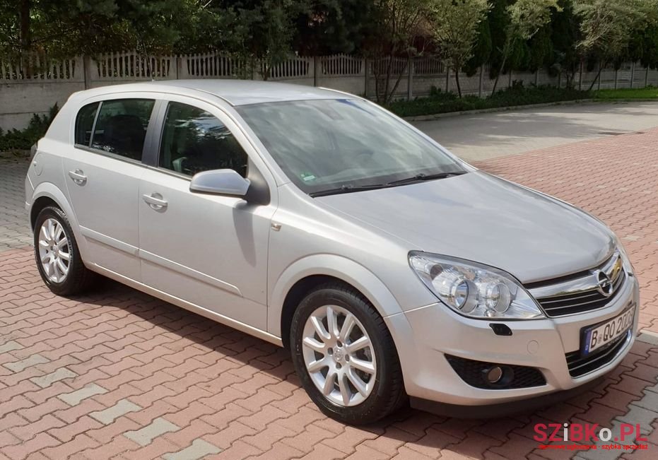 2008' Opel Astra photo #3