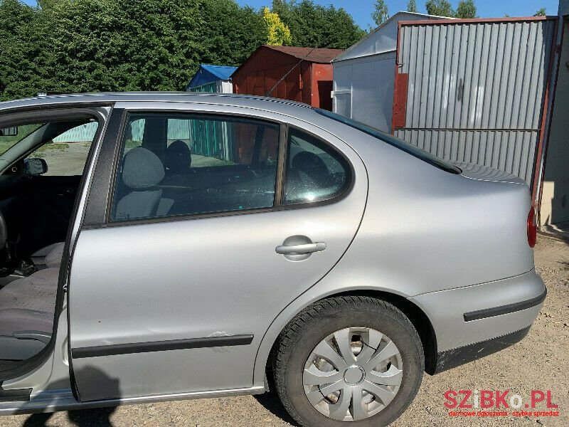 2001' SEAT Toledo photo #3