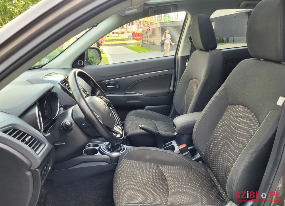 2016' Mitsubishi ASX photo #6