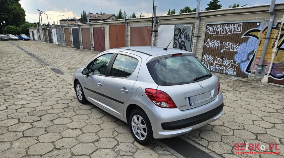 2010' Peugeot 207 1.4 16V Trendy photo #1