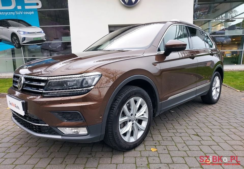 2016' Volkswagen Tiguan photo #3